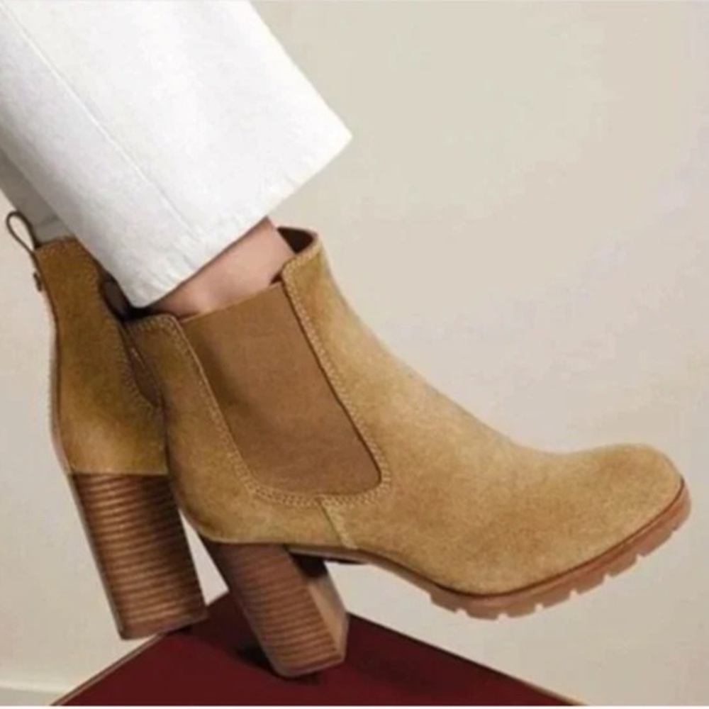 Tory Burch Lug Ankle Bootie Tan Suede Size 10